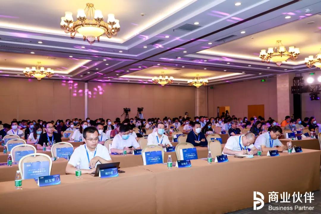 數(shù)字生態(tài)大會(huì)在京召開(kāi)，億信華辰斬獲2021數(shù)字生態(tài)BI領(lǐng)軍企業(yè)獎(jiǎng)項(xiàng)